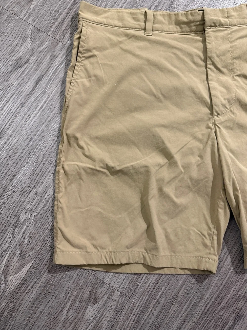 J. Crew Men’s Flat-Front Shorts in Light Khaki Sz 36